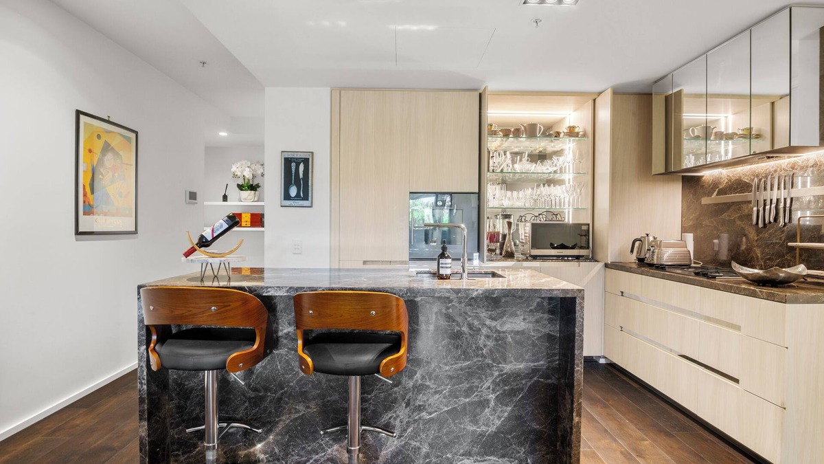 South Yarra Apartment | Luxury 2B2B Albert Park Lakeside Apartment w/Car Park, Pool, Sauna & Gym