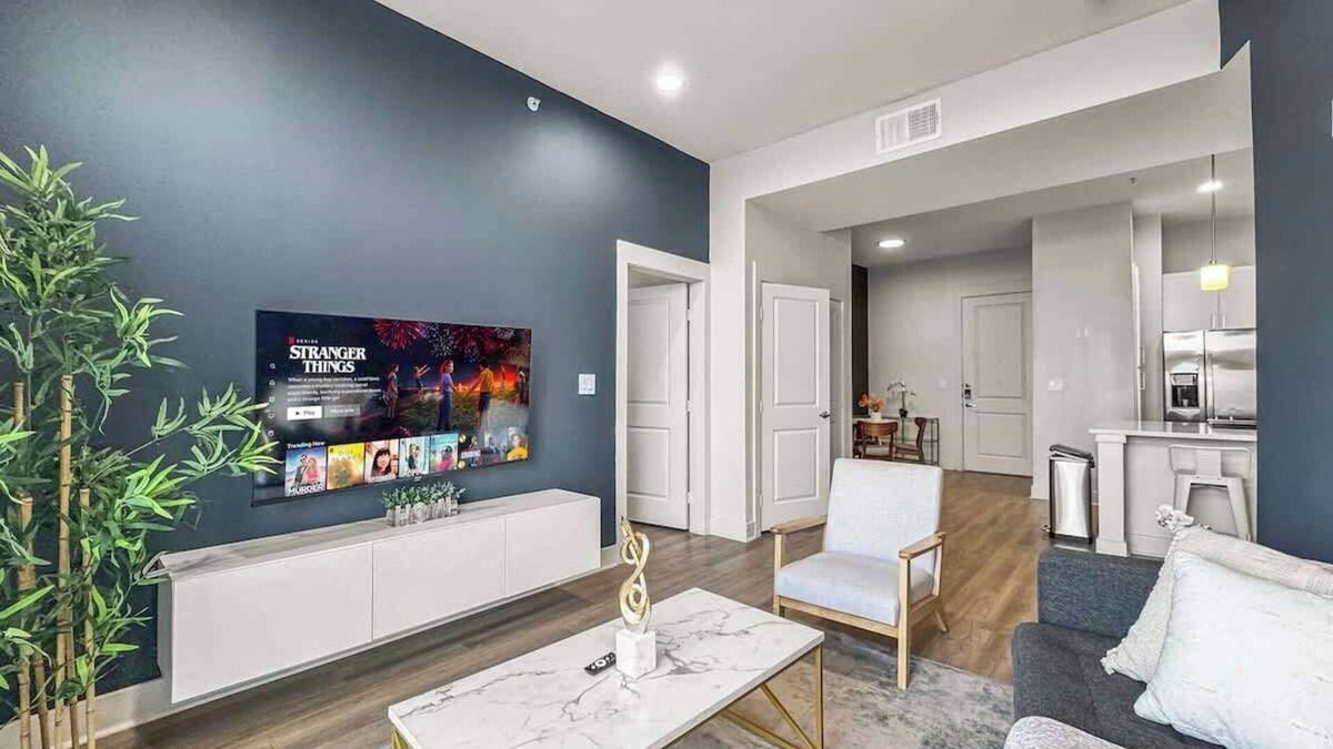 Deep Ellum Apartment | Luxury 2BD | Deep Ellum | Free Parking | Pool+Gym