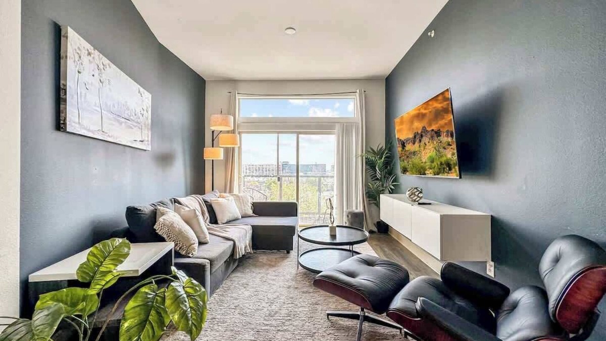 Deep Ellum Apartment | Luxury 2BD | Deep Ellum | Free Parking | Pool+Gym