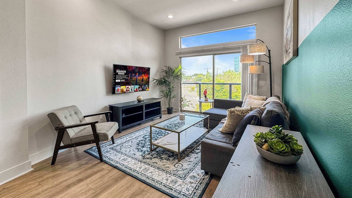 Deep Ellum Apartment | Luxury 2BD | Deep Ellum | Free Parking | Pool+Gym