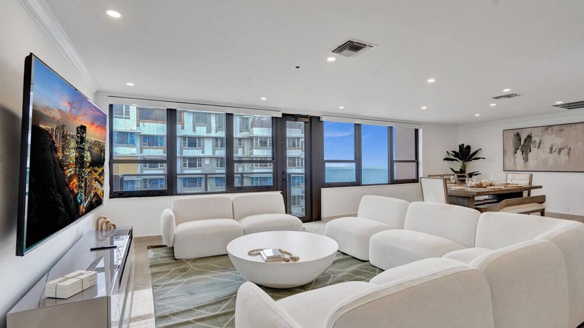 Seybold Apartment | Luxury 2BD Penthouse with Beach Access and Resort Amenities/PH6