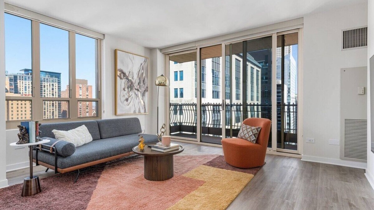 Rush and Division Apartment | Luxury 2BR on Michigan Ave with Private Balcony