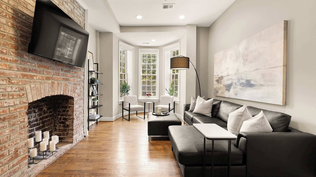 Columbia Heights Apartment | Luxury 2BR + Parking | Heart of DC – Walk to Metro