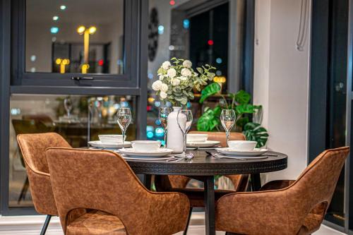 Leeds Apartment | Luxury 2BR Penthouse-1, Private Terrace, City Center, Free Parking
