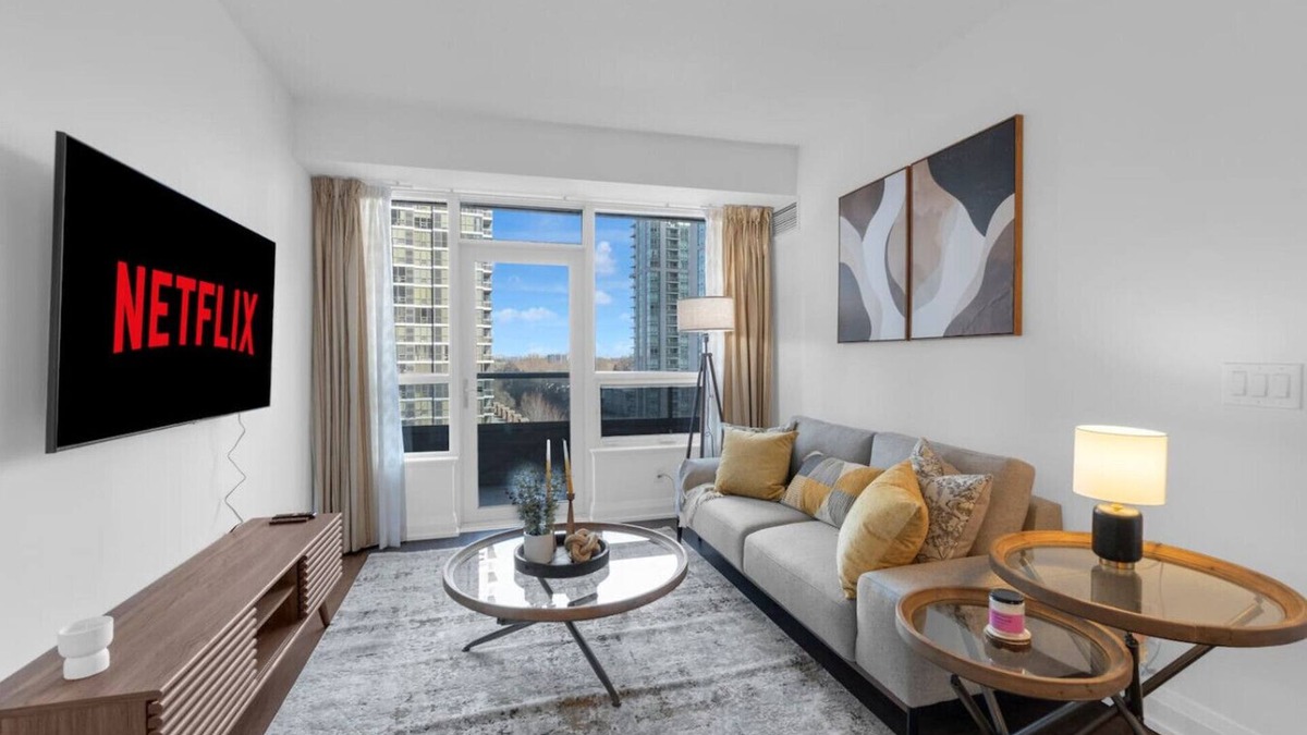 Willowdale Hotel | Luxury 2BR - Pool/Gym/Sauna - 1 min to Subway
