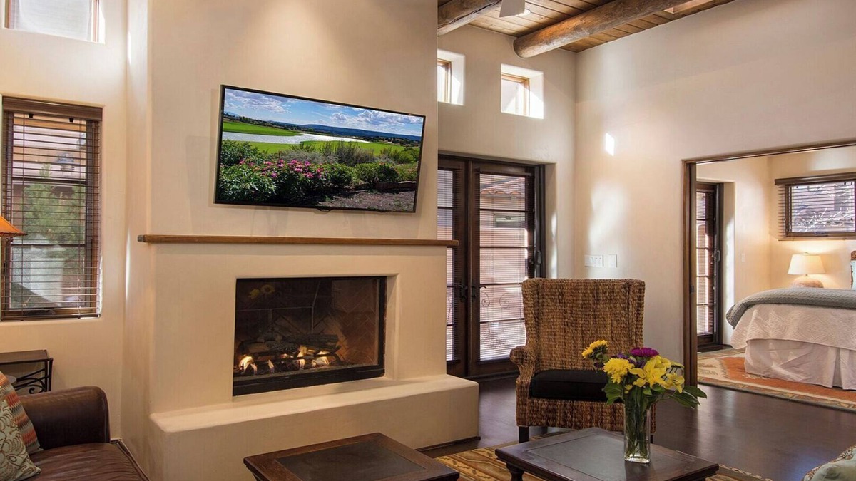 Downtown Santa Fe House | Luxury 3-bdr, 3-bath condo 3 blocks from Plaza downtown with underground parking