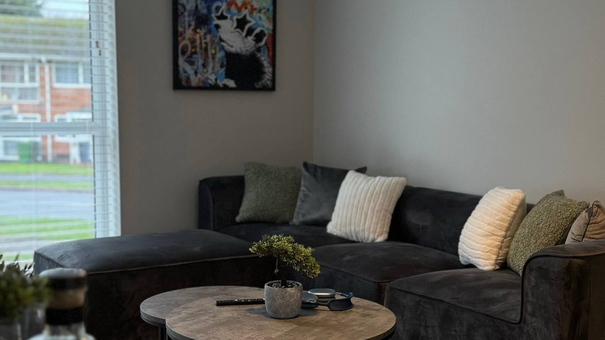 Solihull Apartment | Luxury 3 Bed Apartment, Private Parking. BHX/JLR/NEC/HS2
