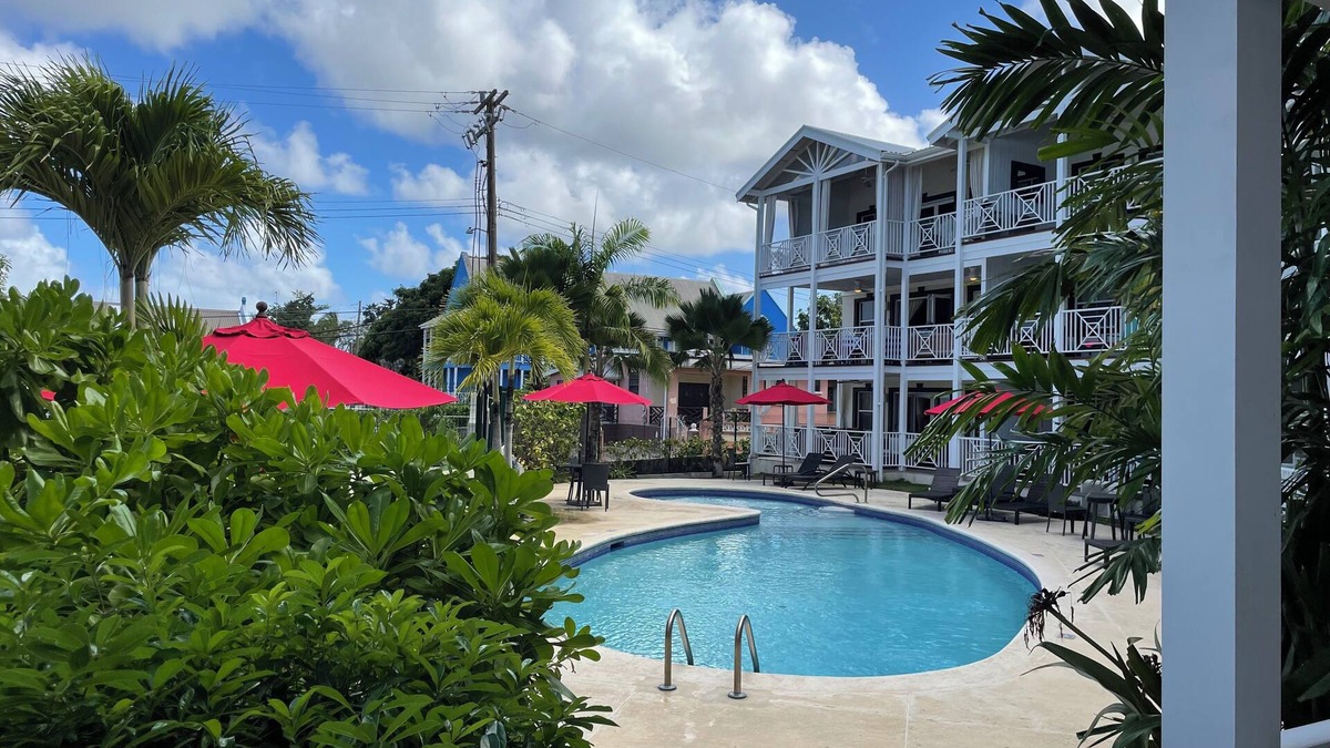 Weston Apartment | Luxury 3 Bed Apartment within Lantana Resort with Direct Pool Access