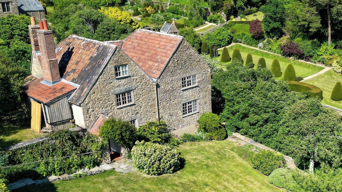 Beaminster House | Luxury 3 Bed Cottage on Rewilding Estate