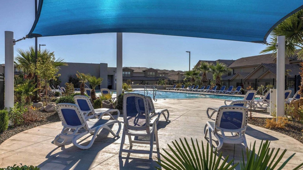 Sienna Hills House | Luxury 3-bedrm St. George townhome with pool by Sand Hollow & Zion. Sleeps 10