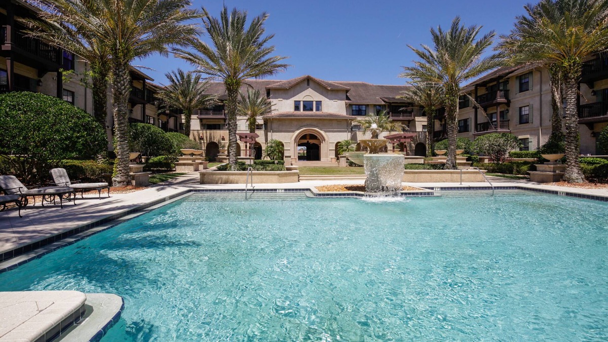St. Augustine Condo | Luxury 3 bedroom 2 bath Condo in World Golf Village. Quiet location near pool.