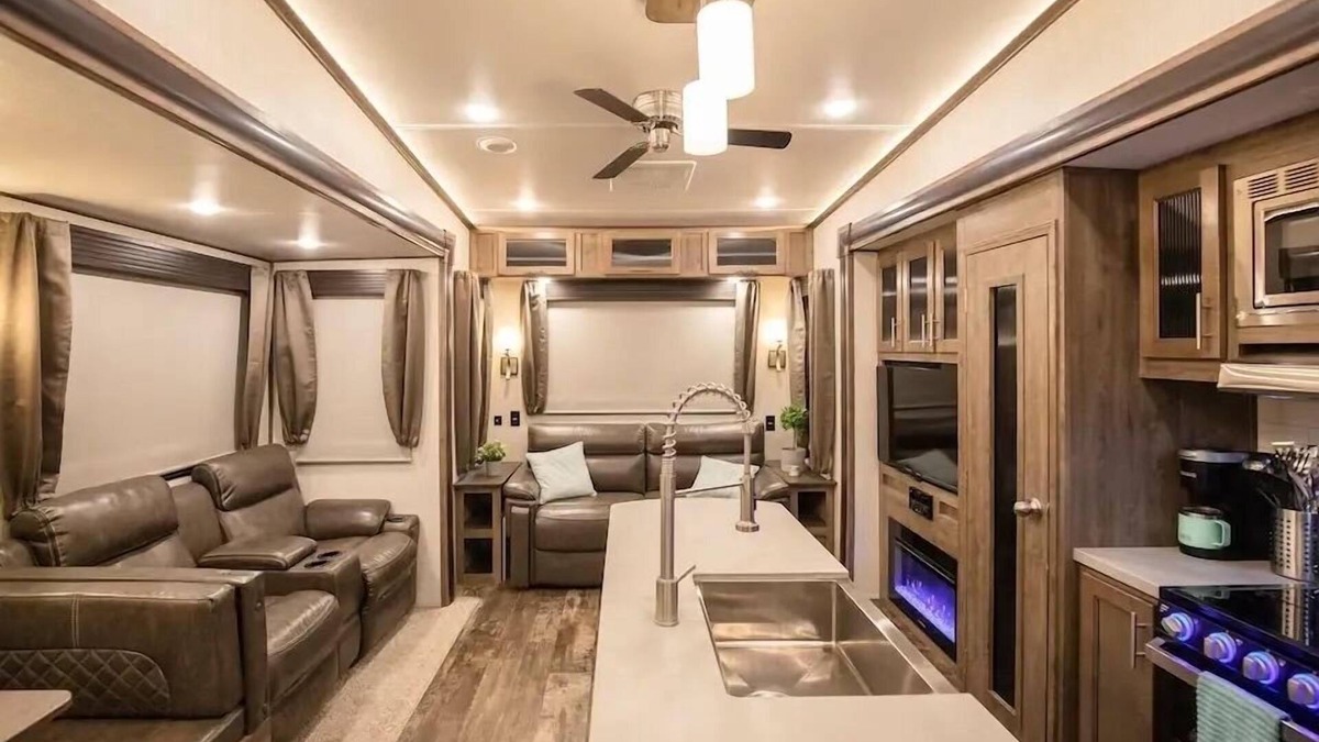 Nipomo House | Luxury 3-Bedroom 42' Home on Wheels with Bunk Room & Loft