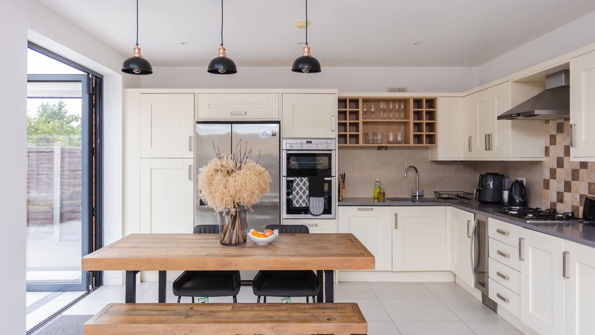 Streatham Hill Apartment | Luxury 3 bedroom apartment with large garden & gym