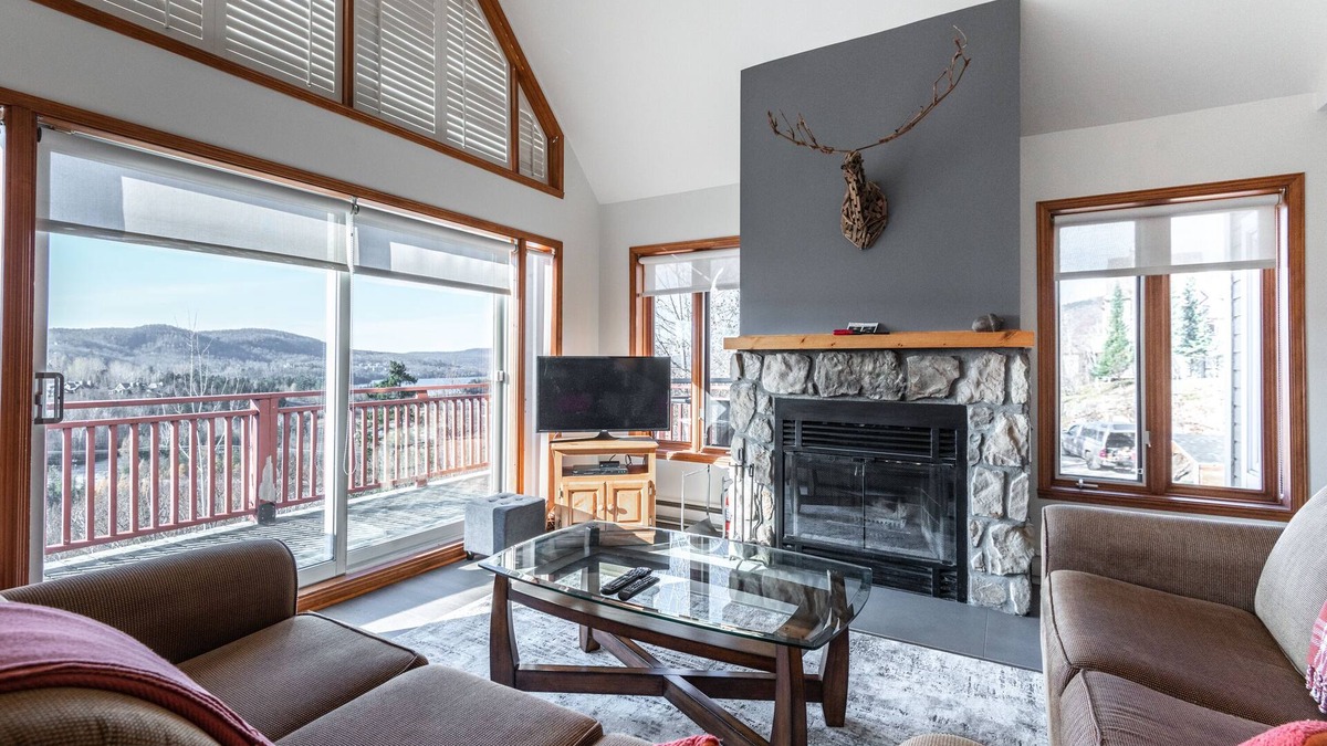 Mont-Tremblant Condo | Luxury 3 Bedroom 2-level ski-in/ski-out condo, Renovated - Sleeps 6