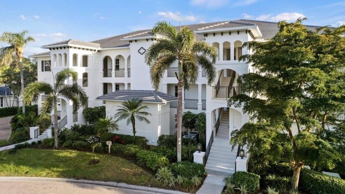 Pelican Bay Condo | Luxury 3 bedroom condominium in prestigious Pelican Bay.n
