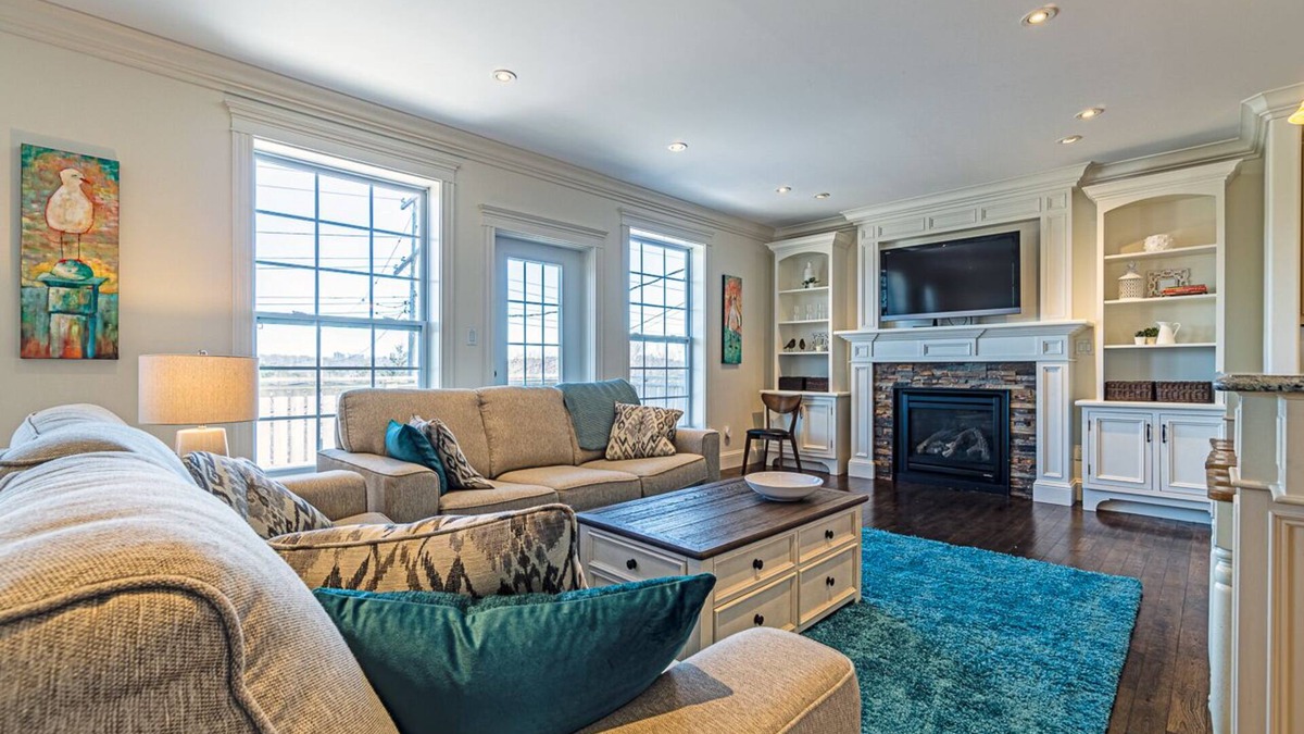 Halifax House | Luxury 3-Bedroom Furnished Home. View of NW Arm, close to DT (6-12 mos. lease)