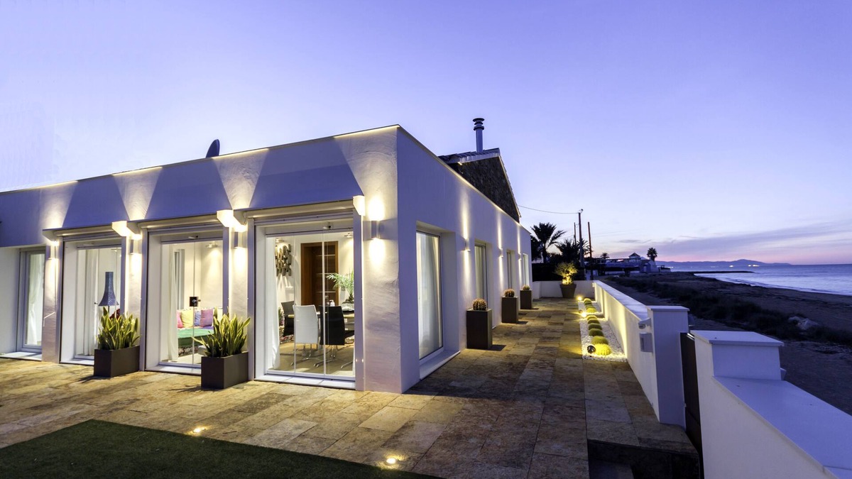 Molinell Villa | Luxury 3 bedroom modern villa directly on beach
