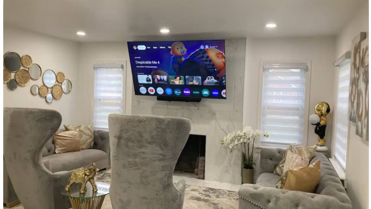 Detroit House | Luxury 3-bedroom Smart Home with jetted tub