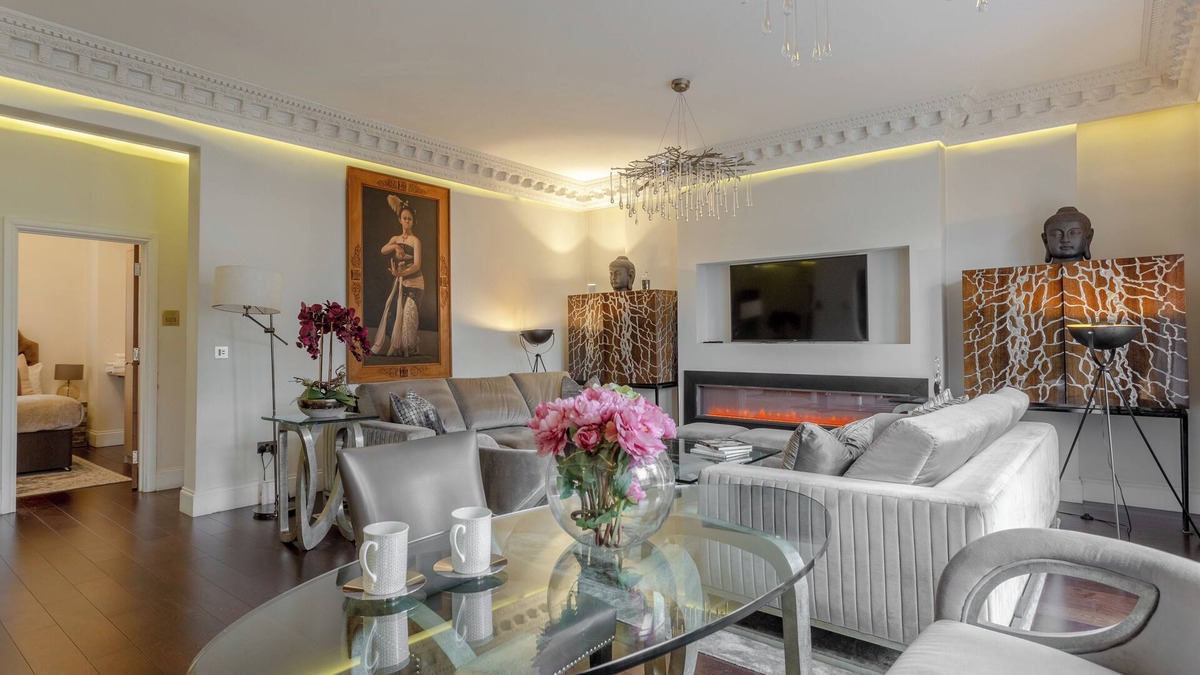 Royal Borough of Kensington and Chelsea Apartment | LUXURY 3 BEDROOMS FLAT IN HYDE PARK