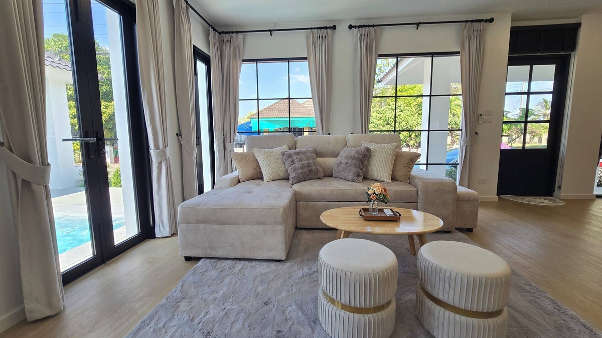 San Phak Wan House | Luxury 3-bedrooms family pool villa with AC and WiFi in good location Hangdong