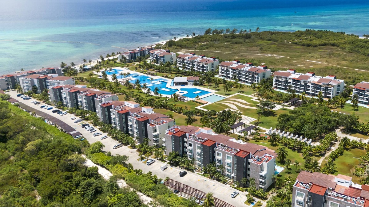 Puerto Juarez Condo | Luxury 3 BR Condo - Beachfront Complex Mareazul