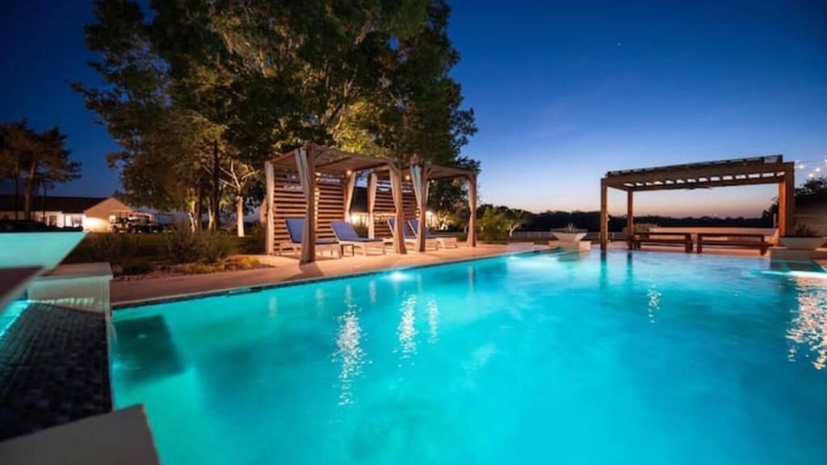 Burton Other | Luxury 3 BR Stay Sleeps 6 Stunning Farm