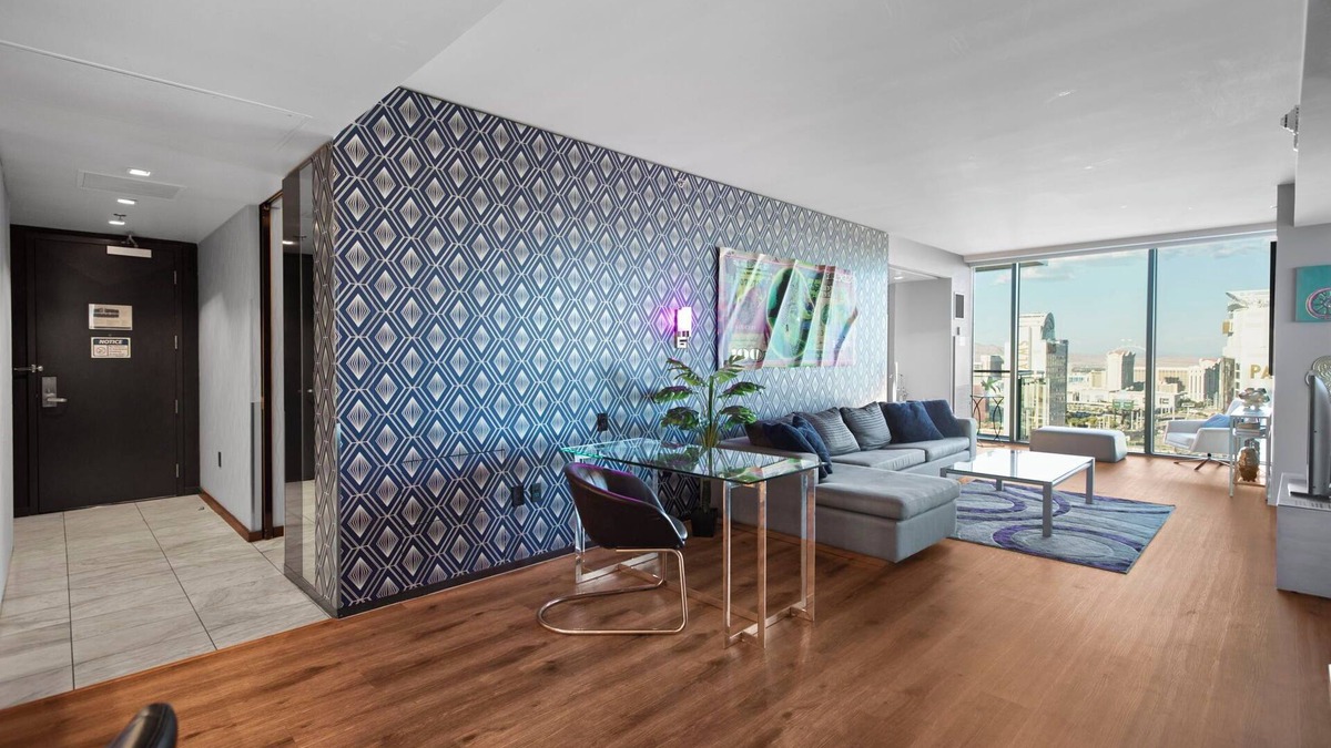 Las Vegas Apartment | Luxury 33rd Floor Suite, Pool, Jetted Tub, Strip Views, No Resort Fee