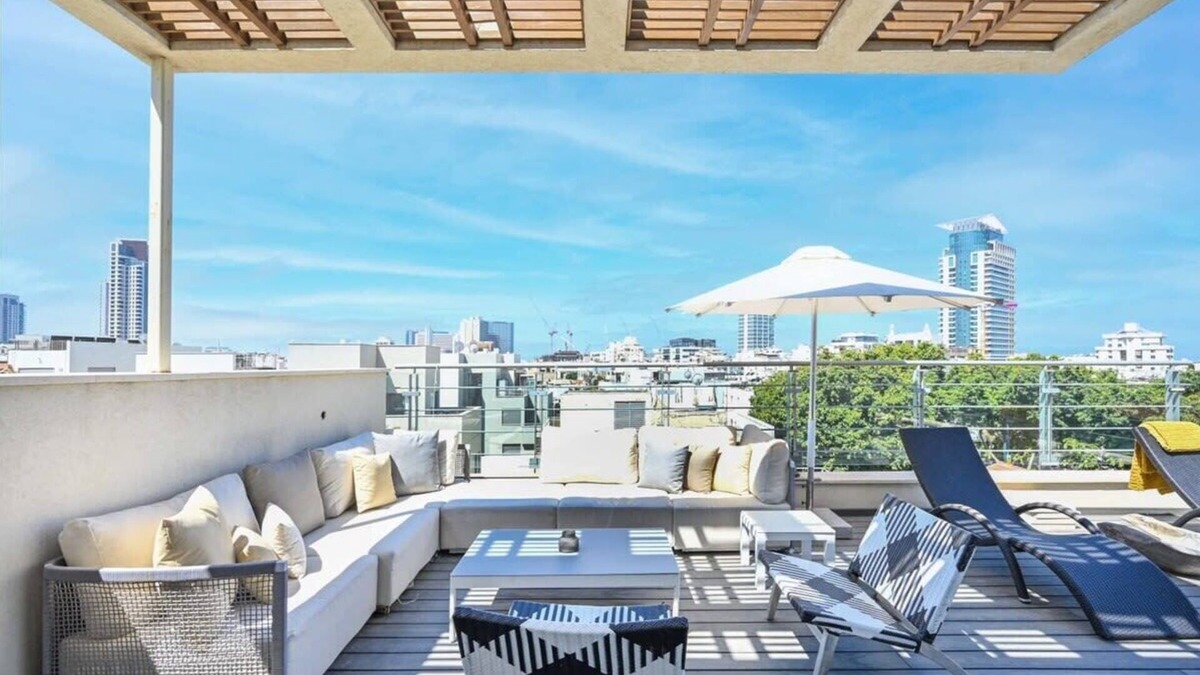 Tel Aviv City Center Apartment | Luxury 3BR Beachfront Penthouse by HolyGuest