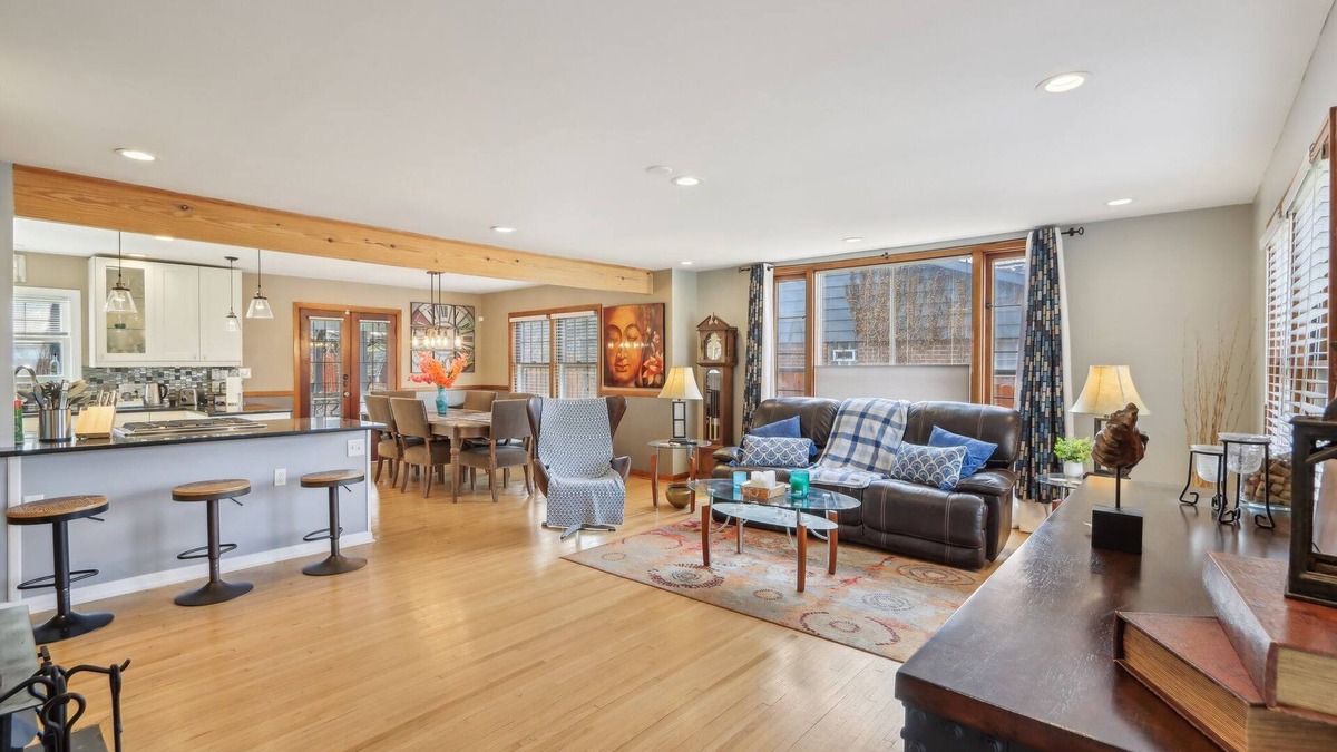 Indianapolis House | Luxury 3BR Contemporary Home - Central Location to Downtown, Arts, Events,