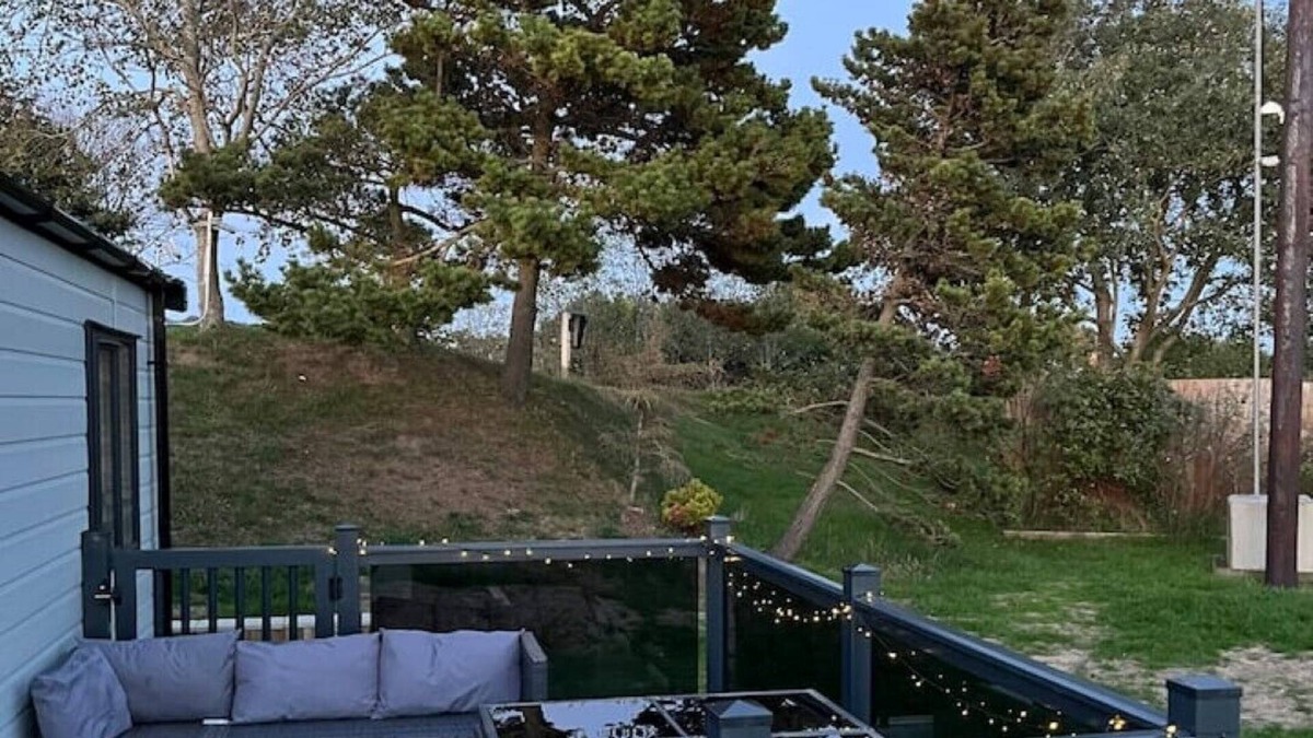 Porthcawl Cabin | Luxury 3BR Lodge in Trecco Bay, Porthcawl