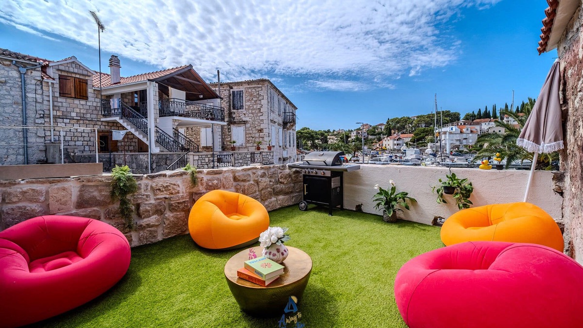 Milna (Brac) Villa | Luxury 3BR Villa with Seaview ąnd Jacuzzi