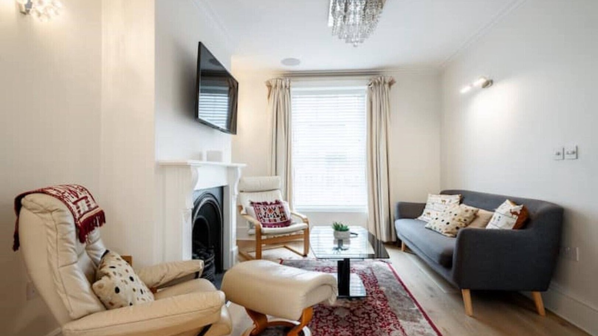 Pimlico House | Luxury 3BRs house in the heart of Victoria