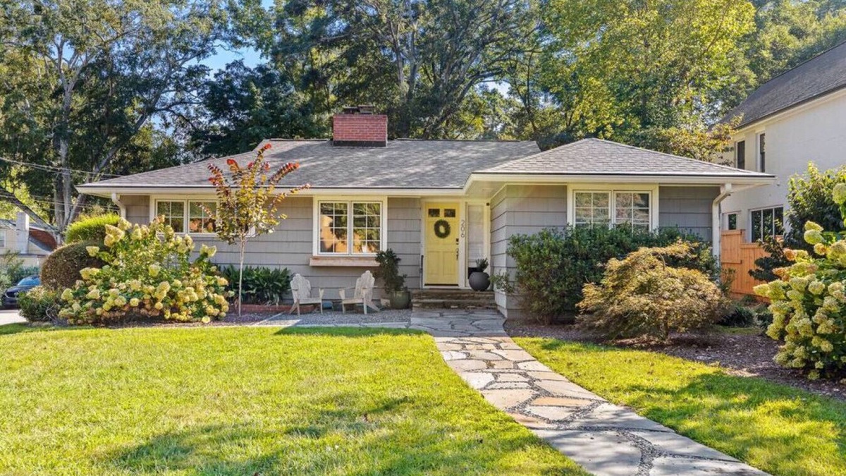 Decatur House | Luxury 4-Bed Designer Home in Decatur — Minutes to Atlanta