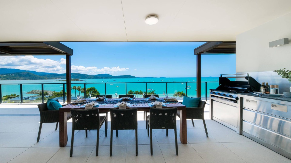 Airlie Beach Apartment | Luxury 4 Bedroom, 4.5 Bath Whitsunday Penthouse Apartment with ocean views