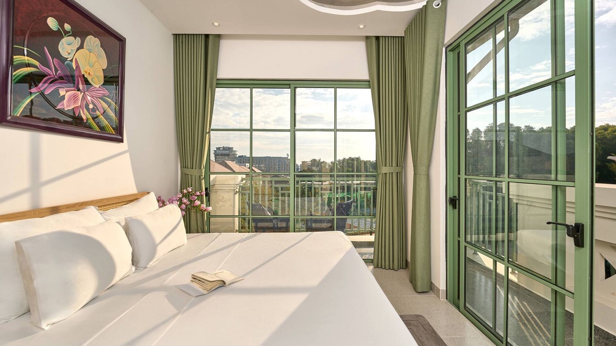 Ong Lang Villa | Luxury 4 bedroom Garden View Solar Villa - Tropical Garden Khem Beach