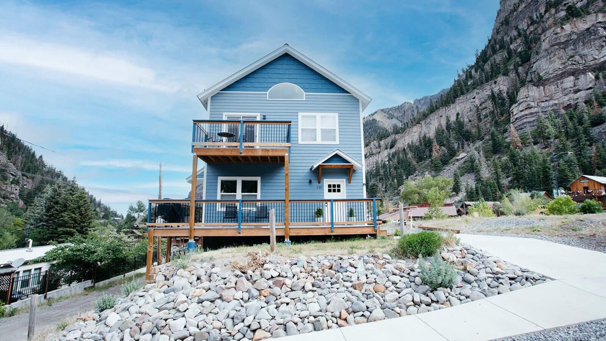Ouray House | Luxury 4-Bedroom Home, Stunning Views! Near Downtown-Hot Springs & Trails AC