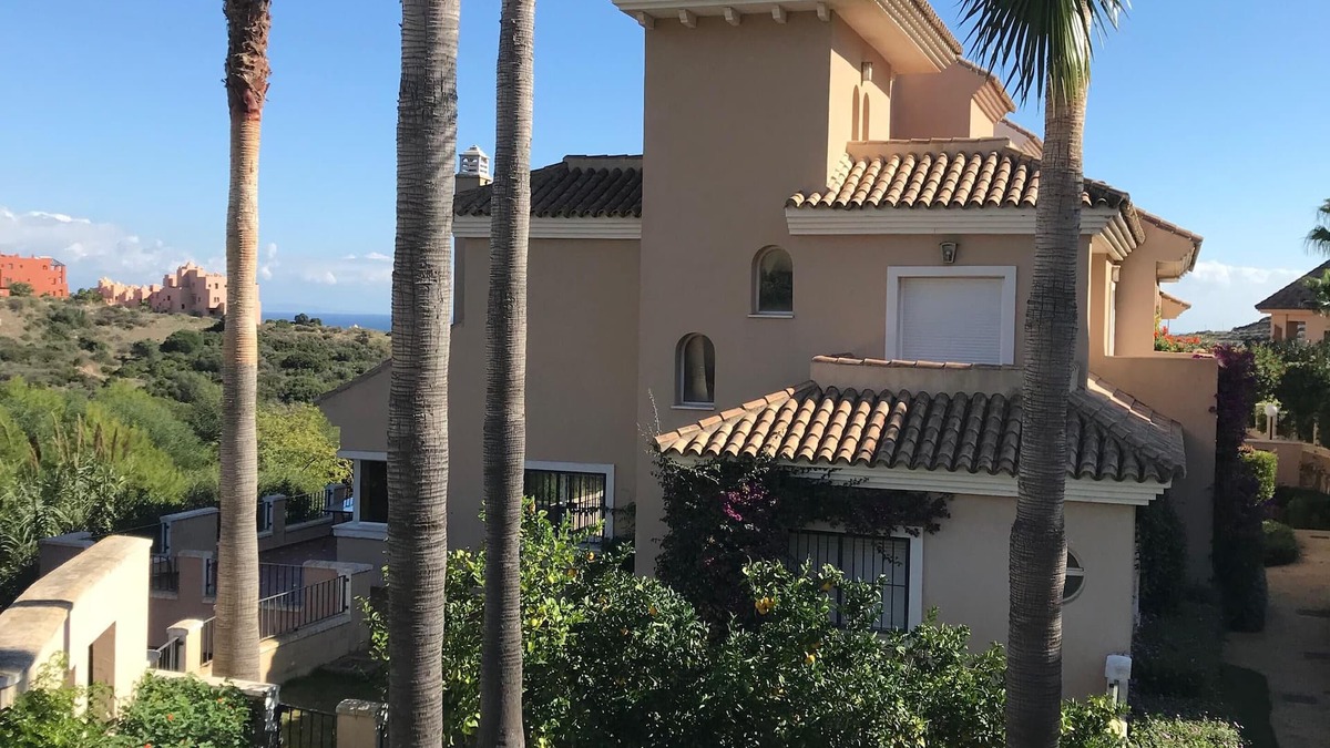 Manilva House | Luxury 4 bedroom house near La Duquesa Port, Beaches & Golf on Costa del Sol