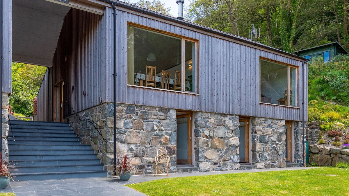 Arthog House | Luxury 4 Bedroom Retreat in Rural Wales