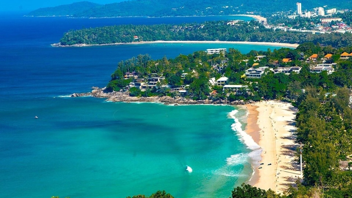 Karon Villa | Luxury 4-bedroom VILLA, 10 minutes foot walk from the fine sands of Karon Beach