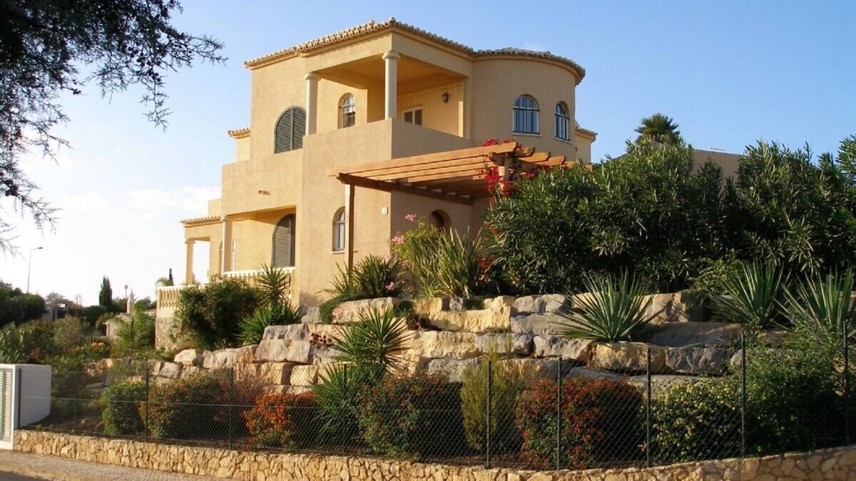 Ferragudo Villa | Luxury 4 bedroom villa w/pool and sea view near beach and village