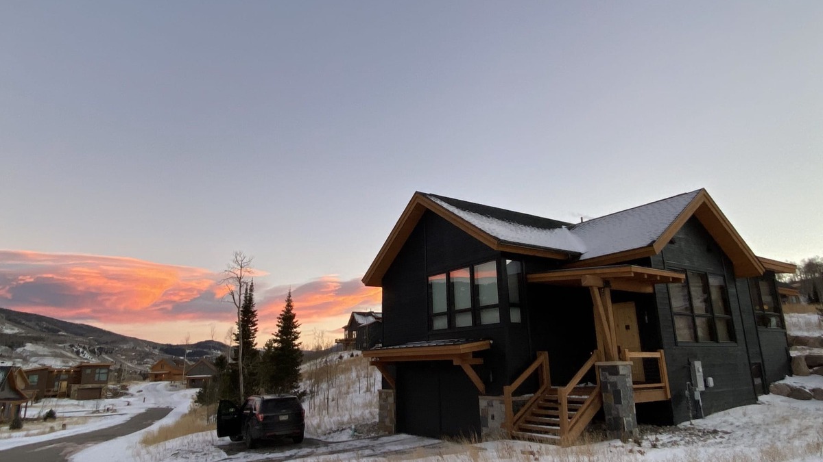 Silverthorne House | Luxury 4 BR House-sleeps 11+ with 3 king beds