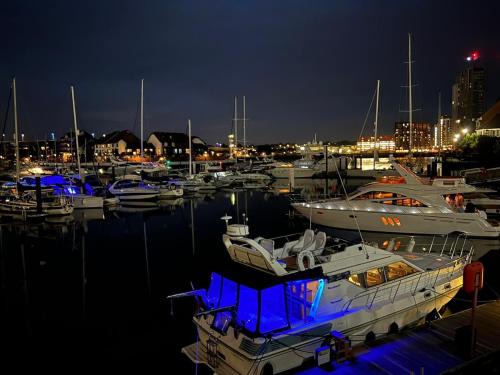 Southampton City Centre Boat Rental | LUXURY 40 FOOT YACHT ON 5 STAR OCEAN VILLAGE MARINA SOUTHAMPTON - minutes away from city centre and cruise terminals - Free parking included