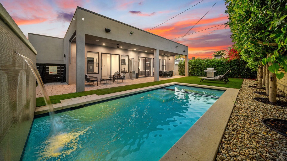 Valley Village Villa | Luxury 4BDR Vantage Villa with pool&spa