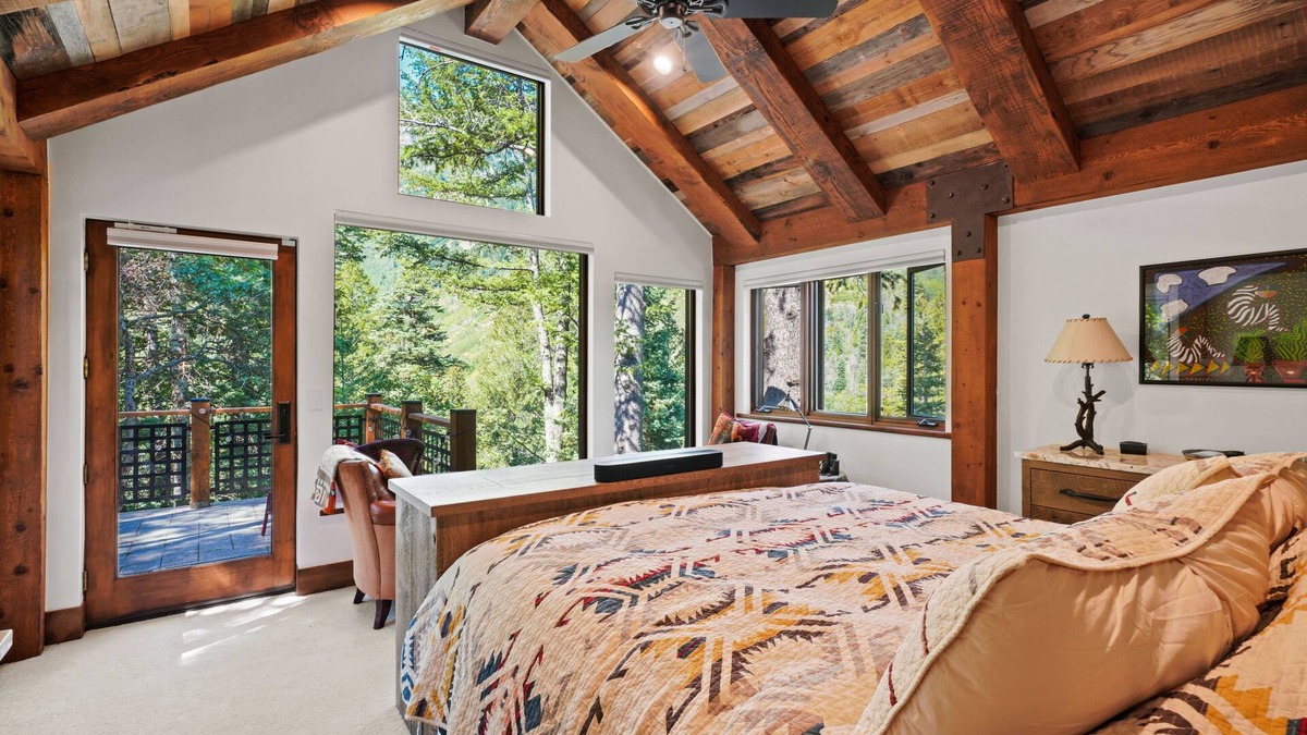 Sundance House | Luxury 4BR 3-Floor Sundance Home. Views. Hot Tub. pets Jeep Gladiator at airport