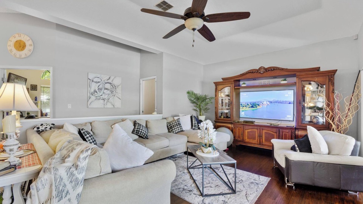 East County Civic Group House | Luxury 4BR/3BA Home with Pool – Ideal for Executives & Travelers