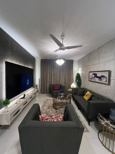 Karachi Apartment | Luxury 4BR Apartment Near Airport Saima Jinnah Avenue