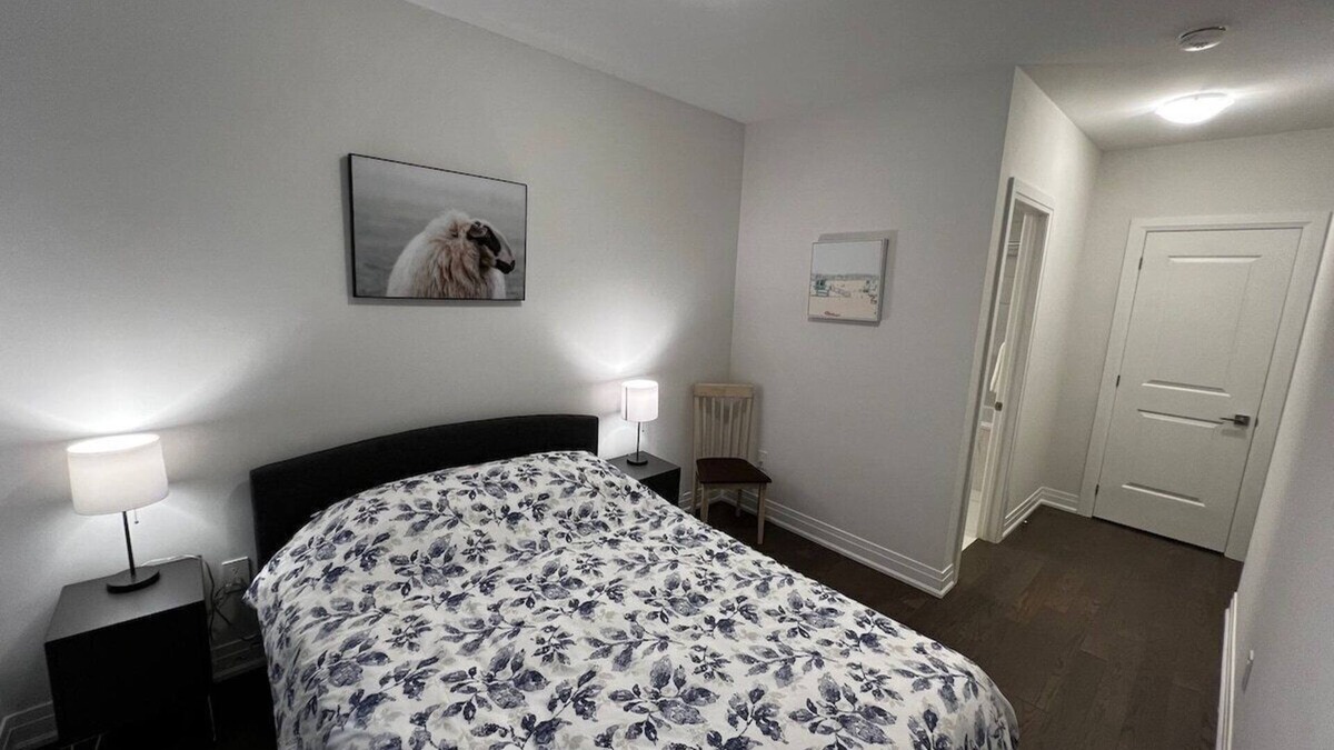 Newmarket House | Luxury 4BR En Suite Home with High-End Furniture