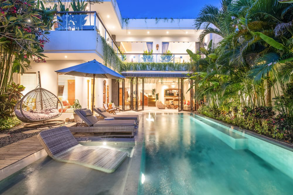 Berawa Cottage | Luxury 4BR Haven, Steps to Canggu's Beach Elegance