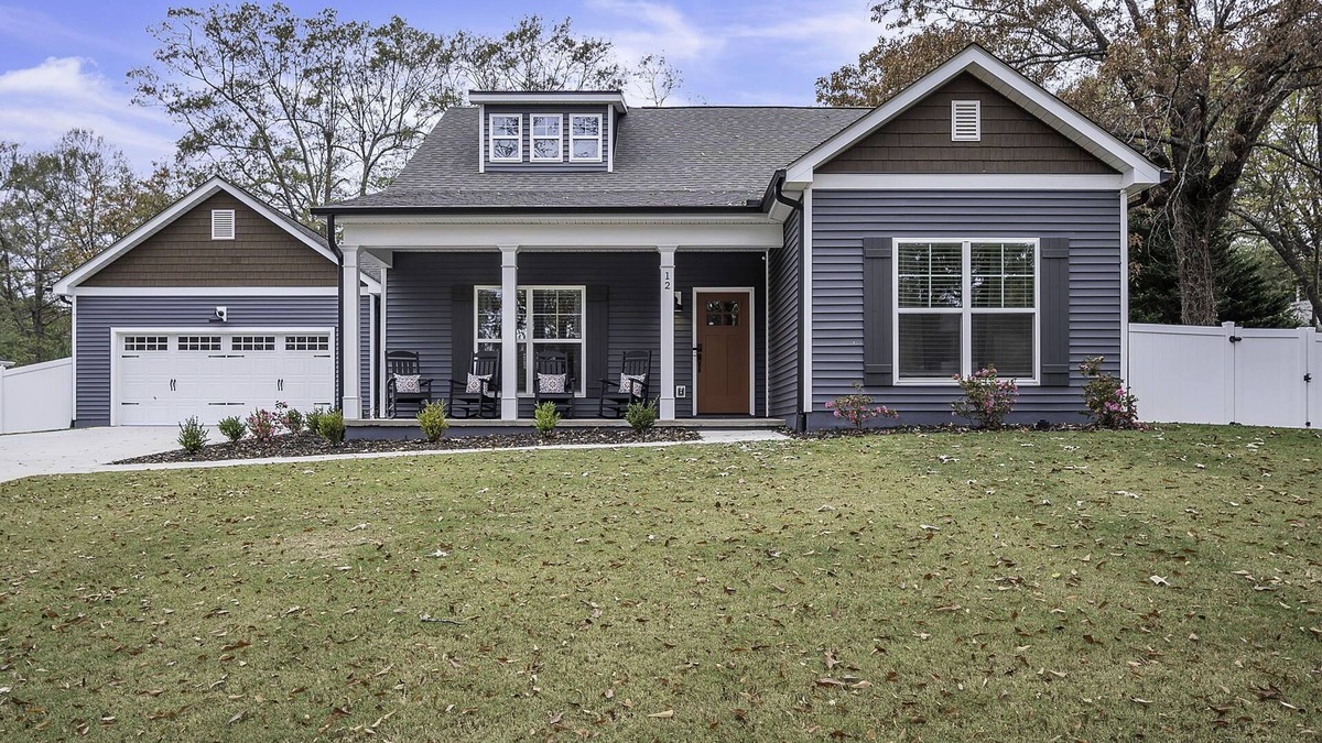 Greenville - Spartanburg House | Luxury 4BR Home with Screened Porch & Fenced Yard