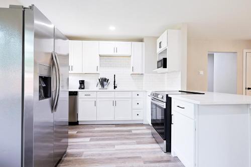 Mesquite House | Luxury 4BR Retreat 10 Mins to Downtown & Lake